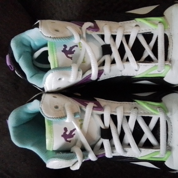 AND1 sneaker white/black/blue size 3 youth - Picture 6 of 15